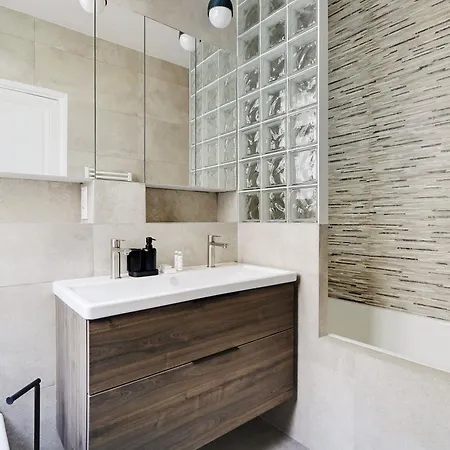 Chic & Spacious 2bdr - 4p - Av Suffren Tour Eiffel * Paris