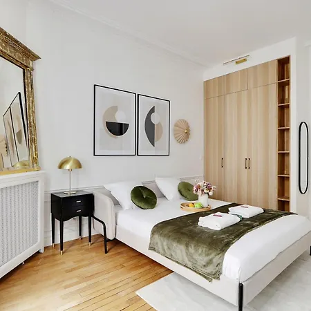 Chic & Spacious 2bdr - 4p - Av Suffren Tour Eiffel Apartment